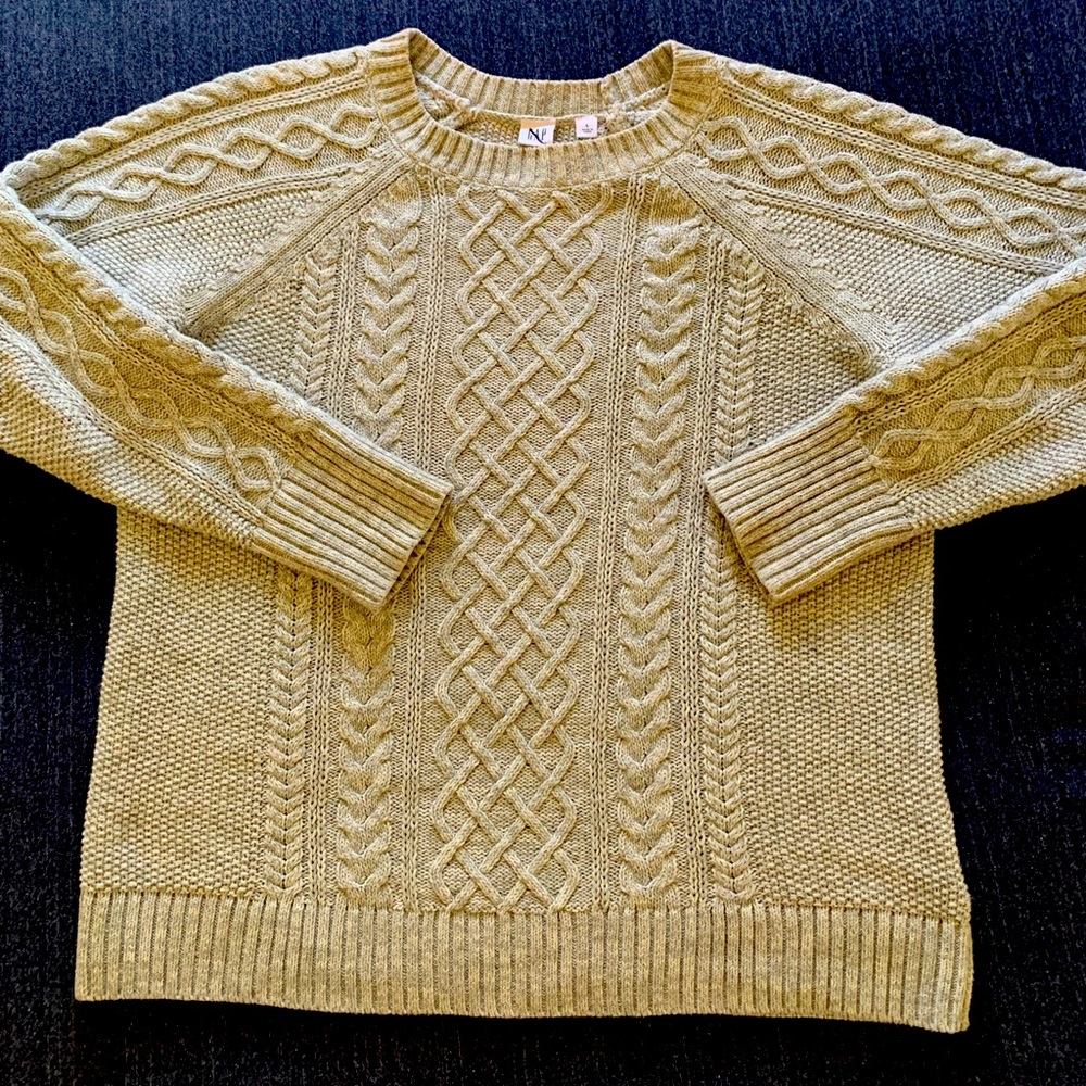 GAP NWOT cable knit 🧶 sweater light grwy size large 💯 cotton!